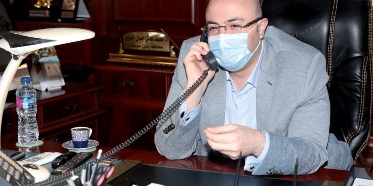 محافظ بني سويف يطمئن على صحة معلمة بلجنة تقدير درجات امتحانات الدبلومات