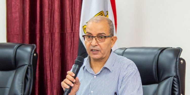 لتهيئة الأجواء لطلاب الثانوية.. تعليم بورسعيد ترفع المخلفات والقمامة بمحيط اللجان