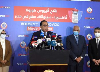 تم إنتاج مليون جرعة من لقاح كورونا حتى الآن.. رئيس الوزراء يثمن جهود شركة فاكسيرا في إنتاج اللقاحات 