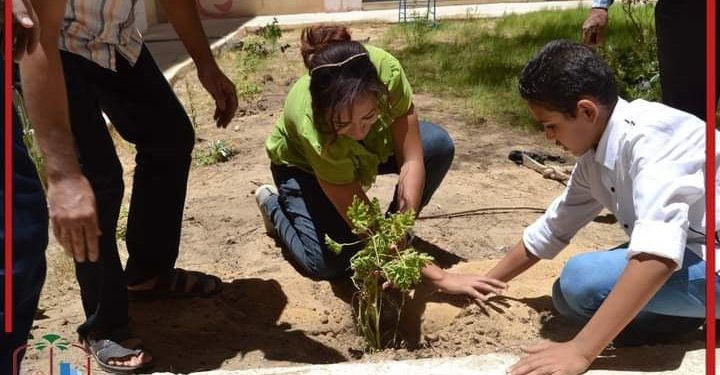 جهاز "أسيوط الجديدة"  يطلق مبادرة "بأيدينا نخضرها" لتجميل المدارس
