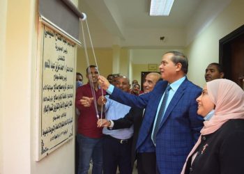 رئيس جامعة سوهاج يفتتح أول استديو إذاعي لقسم الإعلام بتكلفة 2 مليون جنيه