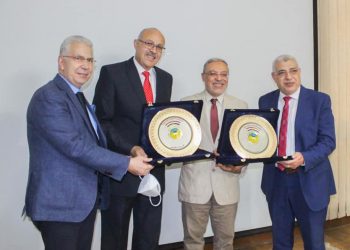 مجلس جامعة طنطا يكرم «عتمان» و«الرفاعي» لبلوغهما السن القانونية