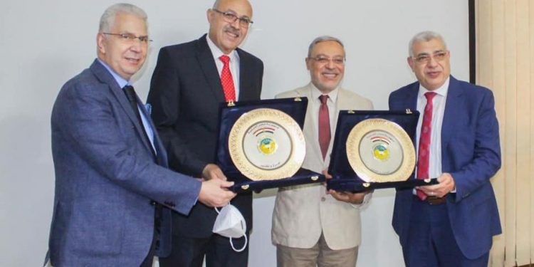 مجلس جامعة طنطا يكرم «عتمان» و«الرفاعي» لبلوغهما السن القانونية