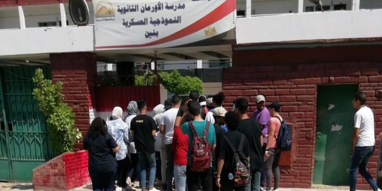 طلاب الثانوية العامة يؤكدون سهولة امتحان الاستاتيكا