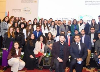 فرص تدريب للدارسين بالخارج