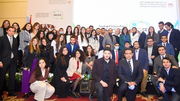 فرص تدريب للدارسين بالخارج