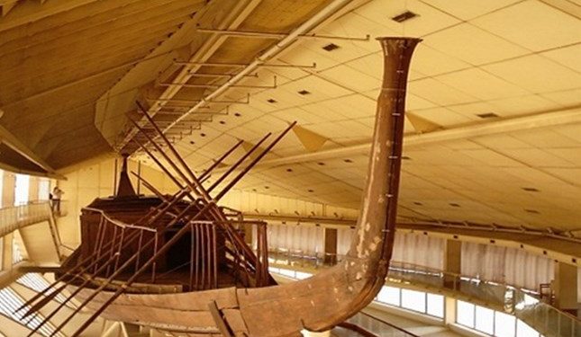 تعاون مصري ياباني في ترميم مركب خوفو الثانية