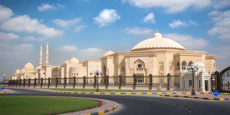 الجامعة القاسمية تقدم منحة لطلاب البكالوريوس في الإمارات العربية المتحدة