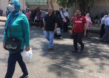 مدرس:طارق شوقي رجل تكنولوجيا وأسئلة الامتحان ليست من المنهج