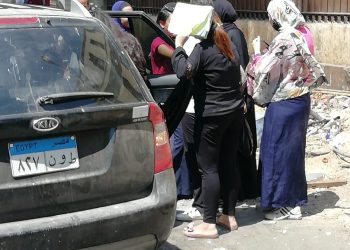 انفعال طالبات الثانوية العامة بمدرسة المنيرة: استعوضنا ربنا في السنة.. واللي بيقولوا سهل غشاشين