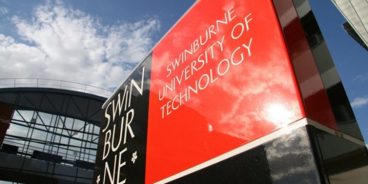 جامعة سوينبرن الأسترالية تقدم منح لطلاب البكالوريوس والدراسات العليا