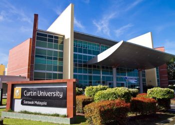 جامعة كيرتن في سنغافورة تقدم منحة لطلاب البكالوريوس