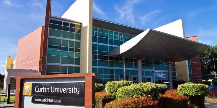 جامعة كيرتن في سنغافورة تقدم منحة لطلاب البكالوريوس