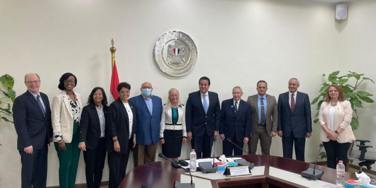 وزير التعليم العالي يبحث إنشاء فرع لجامعة نيوجيرسى سيتي بالعاصمة الإدارية