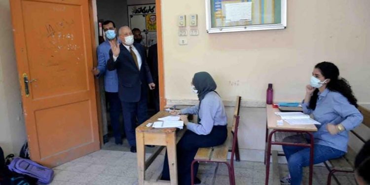 محافظ الأقصر يتفقد لجان امتحانات الثانوية العامة