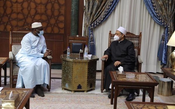 شيخ الأزهر: بعض شبابنا أصبح بلا هوية فلا هم شرقيون ولا هم غربيون