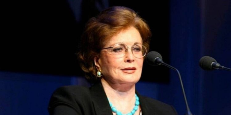 رئيس جامعة القاهرة ينعي السيدة جيهان السادات