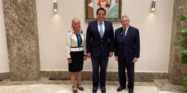 وزير التعليم العالي يبحث إنشاء فرع لجامعة نيوجيرسى سيتي  بالعاصمة الإدارية