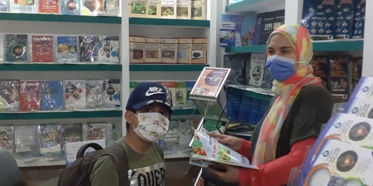 البحث العلمي يشارك في معرض القاهرة بالموسوعة المصرية للنباتات