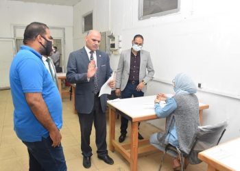 رئيس جامعة الأقصر يتابع سير امتحانات الدراسات العليا بكلية الفنون الجميلة