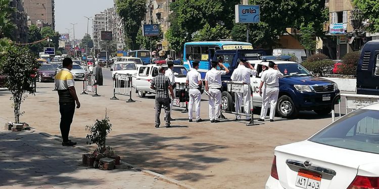 القوات الأمنية تنتشر بمحيط الخديوية والظباط إلى أولياء الأمور: وقفتكم ملهاش لازمة