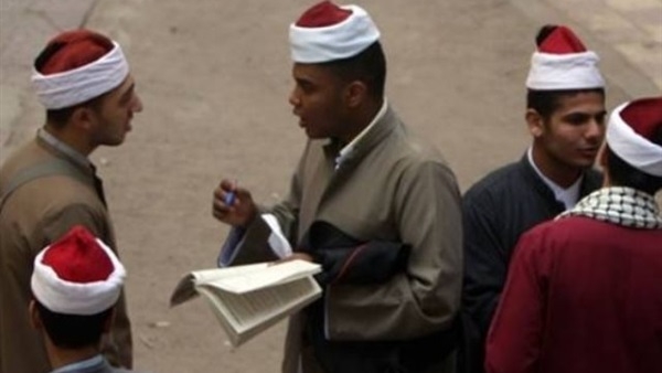 طلاب الثانوية الأزهرية يؤدون امتحانات التوحيد وسط حالة من الاستقرار والانتظام