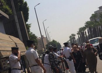 "أم الأبطال التجريبية" تطبق إجراءات أمنية مشددة للتأكد من هوية الطالبات غير الملتزمات بالزي المدرسي