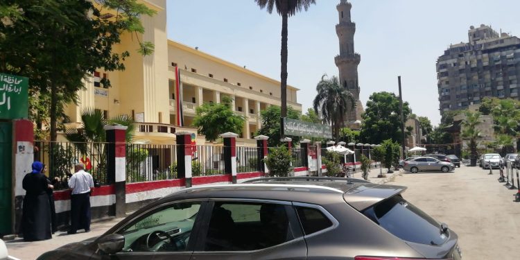 حالة من الترقب لخروج طلاب الثانوية العامة بمحيط السيدة زينب