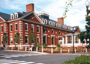 7 من أفضل الجامعات تقدم دورات مجانية عبر الإنترنت