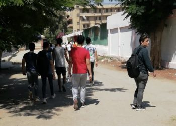 طلاب الثانوية العامة يؤكدون سهولة امتحان الأحياء