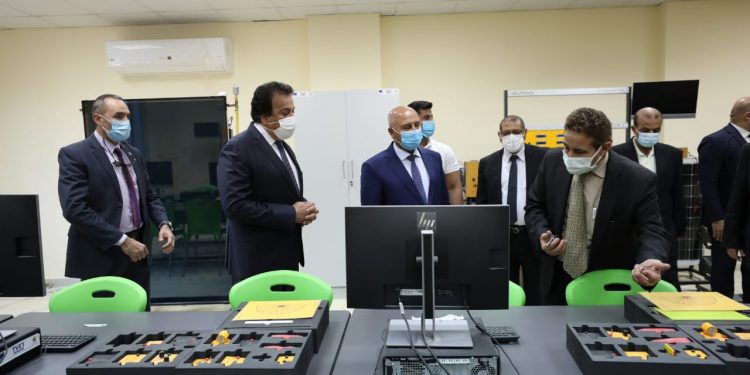 برامج جديدة وورش للطاقة الشمسية في جامعة القاهرة الجديدة التكنولوجية