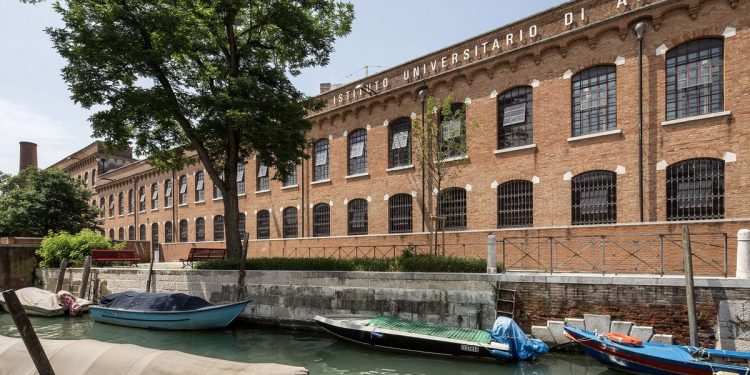 جامعة إيواف دي فينيسيا الإيطالية تقدم منحة لطلاب البكالوريوس والدراسات العليا