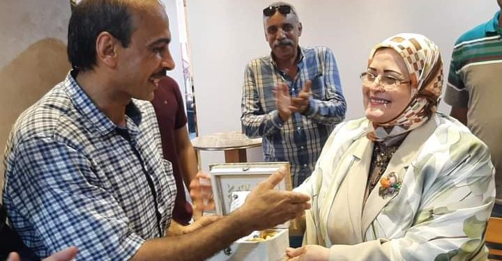 تكريم معلم تاريخ بكفر الشيخ بعد تعرضه للتنمر