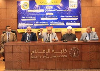 رئيس جامعة الأزهر ونوابه يكرمون لجنة تحكيم مشروعات طلاب العلاقات العامة بكلية الإعلام