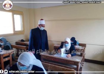 رئيس قطاع المعاهد الأزهرية يتفقدُ لجانَ البحيرة ويشدد على التعقيم الدوري للجان