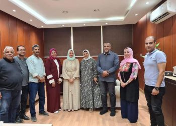 رئيس تطوير الوافدين تناقش مشاكل الوافدين مع مسئولي الجوازات