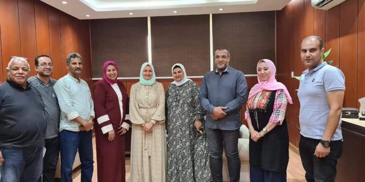 رئيس تطوير الوافدين تناقش مشاكل الوافدين مع مسئولي الجوازات