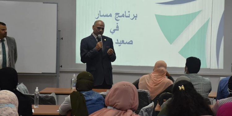 رئيس جامعة الأقصر يلتقي متدربي حاضنة مسار لريادة الأعمال