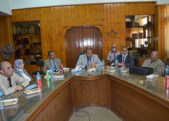 نائب رئيس جامعة الأزهر يجتمع بالسادة عمداء الكليات لمتابعة ظهور نتائج الامتحانات