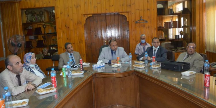 نائب رئيس جامعة الأزهر يجتمع بالسادة عمداء الكليات لمتابعة ظهور نتائج الامتحانات