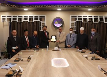 سفير إندونيسيا يهنئ رئيس جامعة الأزهر بتجديد الثقة ويوجه الشكر لرعاية طلاب بلاده في ظل جائحة كورونا