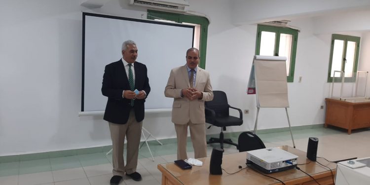 رئيس جامعة الأزهر يتفقد دورة أساسيات التعليم الطبي بمركز للتدريب والتطوير