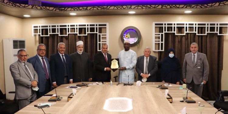 رئيس جامعة الأزهر يستقبل أمين عام مجمع الفقه الإسلامي الدولي بجدة