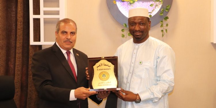  أمين مجمع الفقه الإسلامي بجدة: أشعر بالفخر لأني تربيت على يد علماء الأزهر الشريف