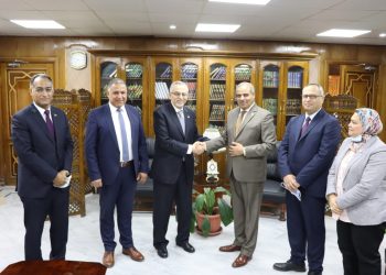 رئيس جامعة الأزهر يشيد بجهود الدكتور عادل علَّام في مجال أمراض القلب محليًّا وإقليميًّا ودوليًّا