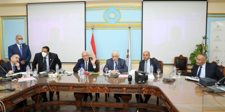 وزير التربية والتعليم يتابع امتحانات الثانوية العامة من غرفة عمليات الوزارة