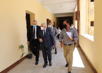 استعدادًا لامتحان الفيزياء.. تعقيم وتطهير لجان الثانوية العامة بالقاهرة