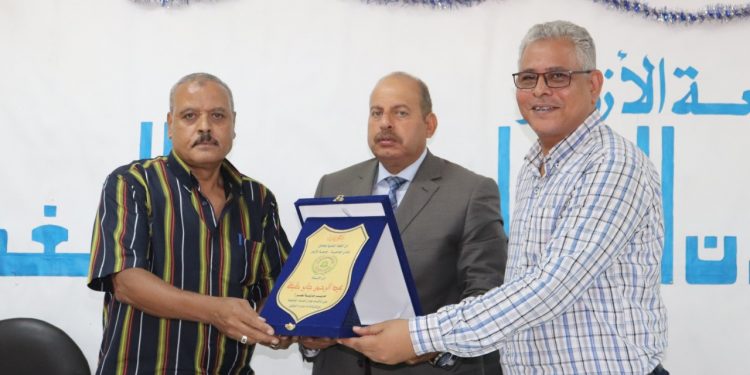 المدن الجامعية بجامعة الأزهر تكرم عبد الرحمن جابر في "يوم الوفاء"