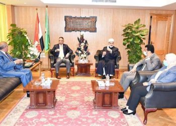 محافظ الفيوم يؤكد: إنشاء فرع لجامعة الأزهر إضافة لقطاع التعليم الأزهري بالمحافظة