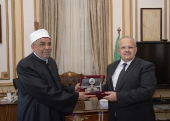 رئيس جامعة القاهرة يستقبل رئيس القطاع الديني بوزارة الأوقاف